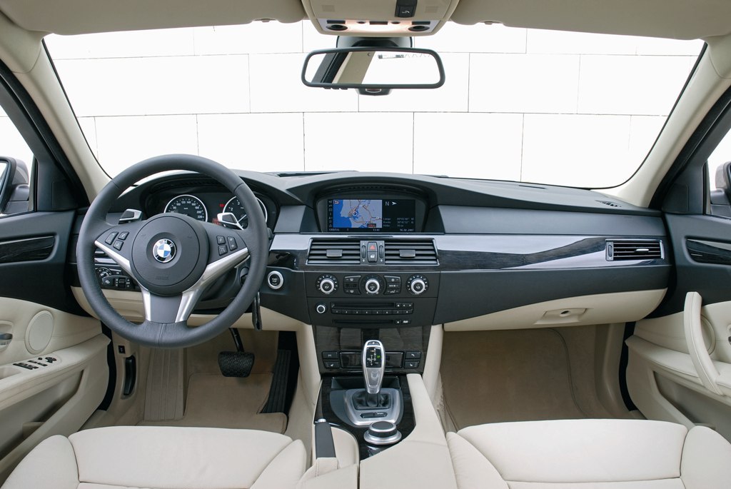 BMW E60 kasa iç tasarımı (fark: Fonksiyonel M direksiyon) | Parcacix
